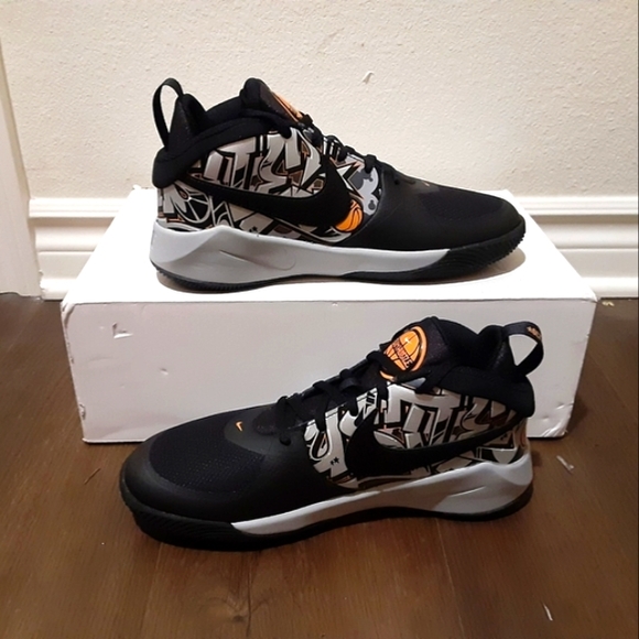 Nike - Picture 3 of 4